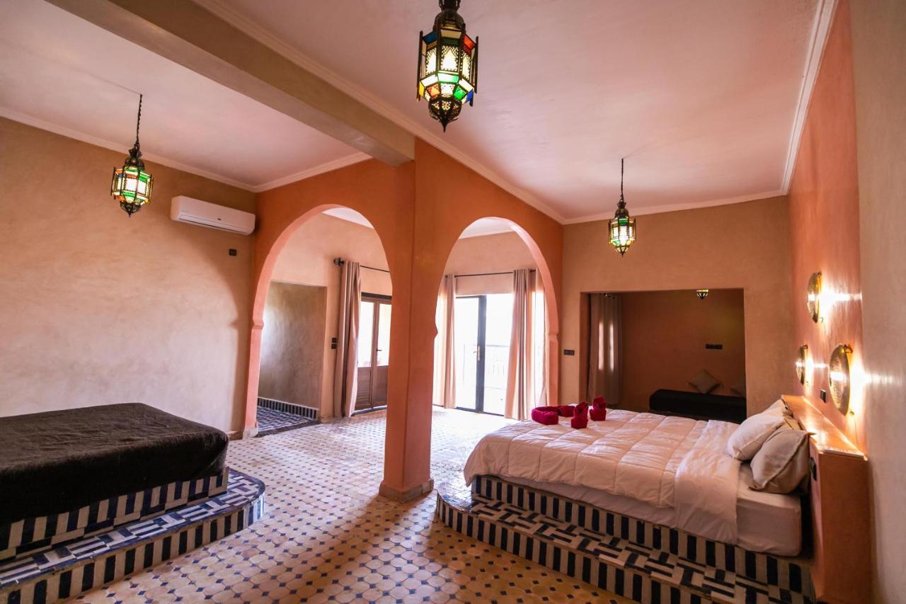 Nomad Palace 메르주가 외부 사진