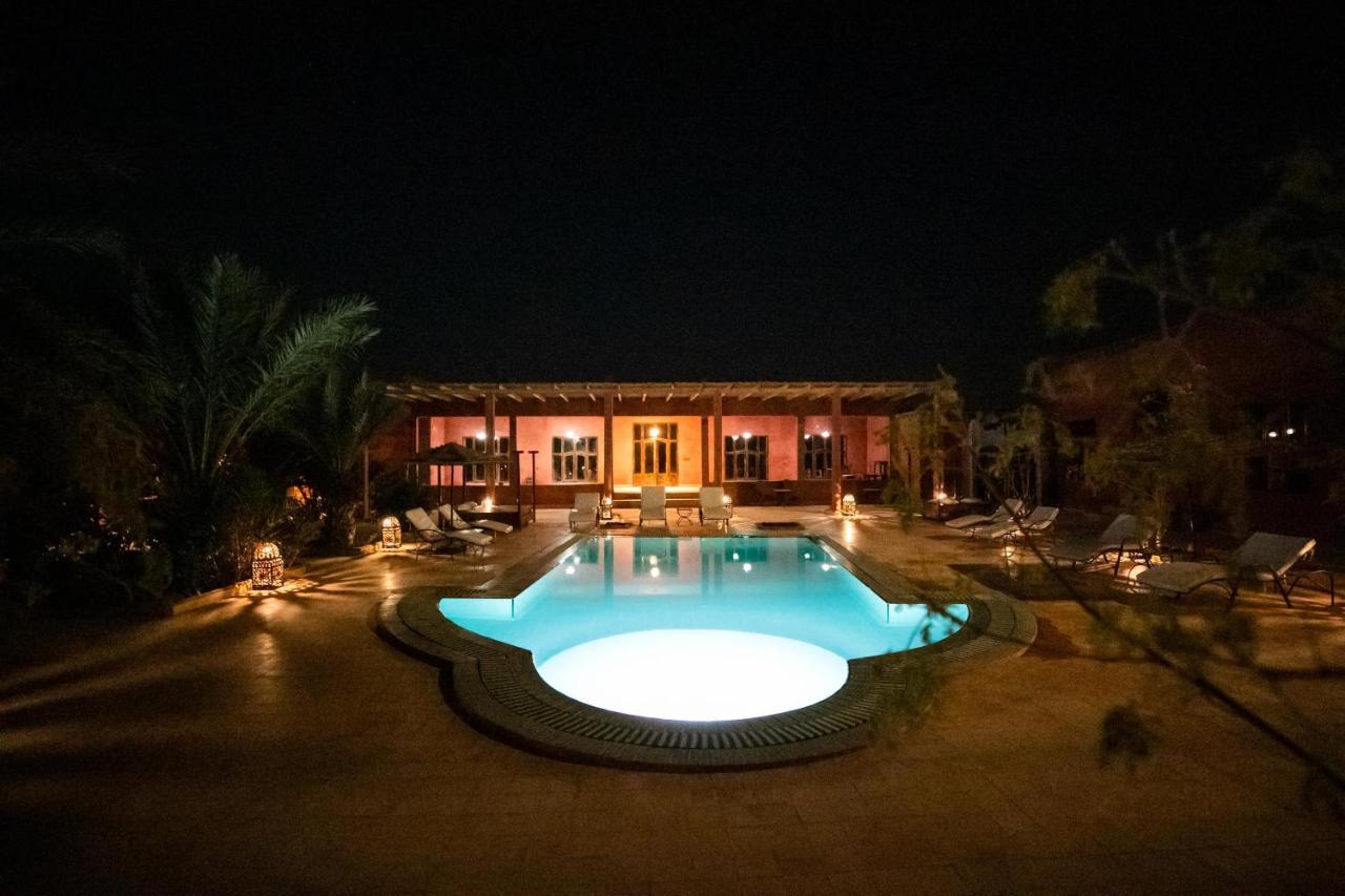 Nomad Palace 메르주가 외부 사진